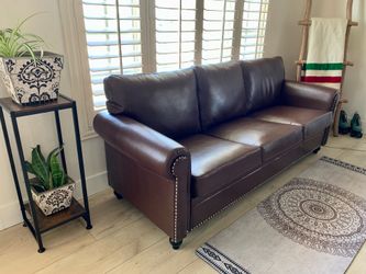 Excellent leather couch, brown faux