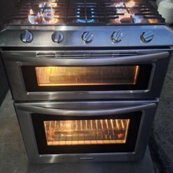 SOUBLE OVEN STOVE RANGE.(USED)