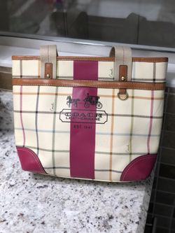 LIKE NEW COACH PURSE 👛