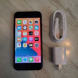 iPhone 7 - UNLOCKED - Like New