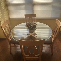 Kitchen Table & Chairs New