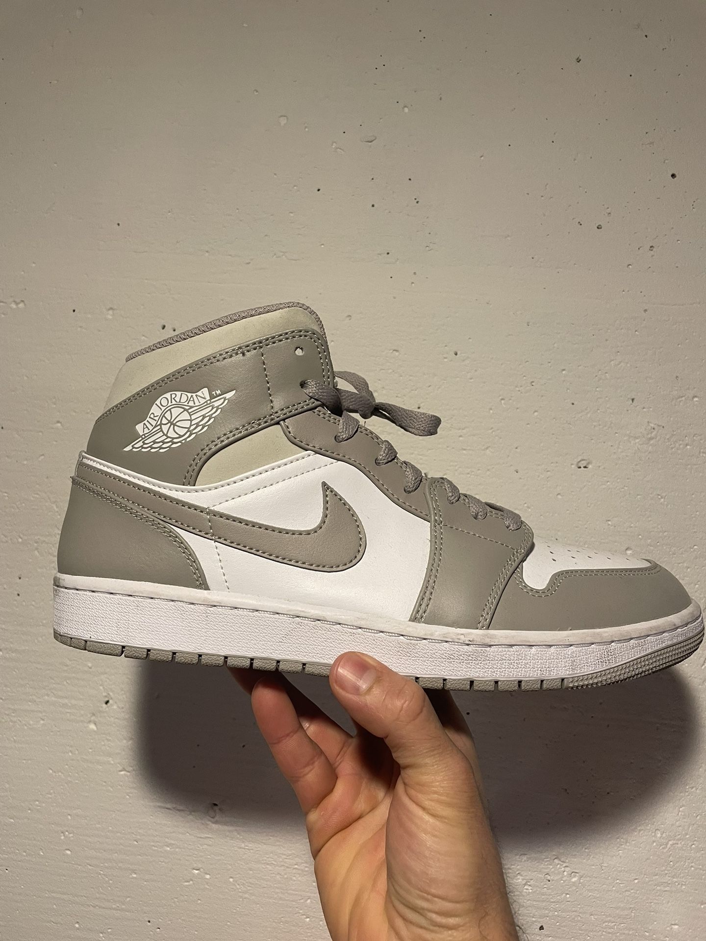 Jordan 1 Mid Linen
