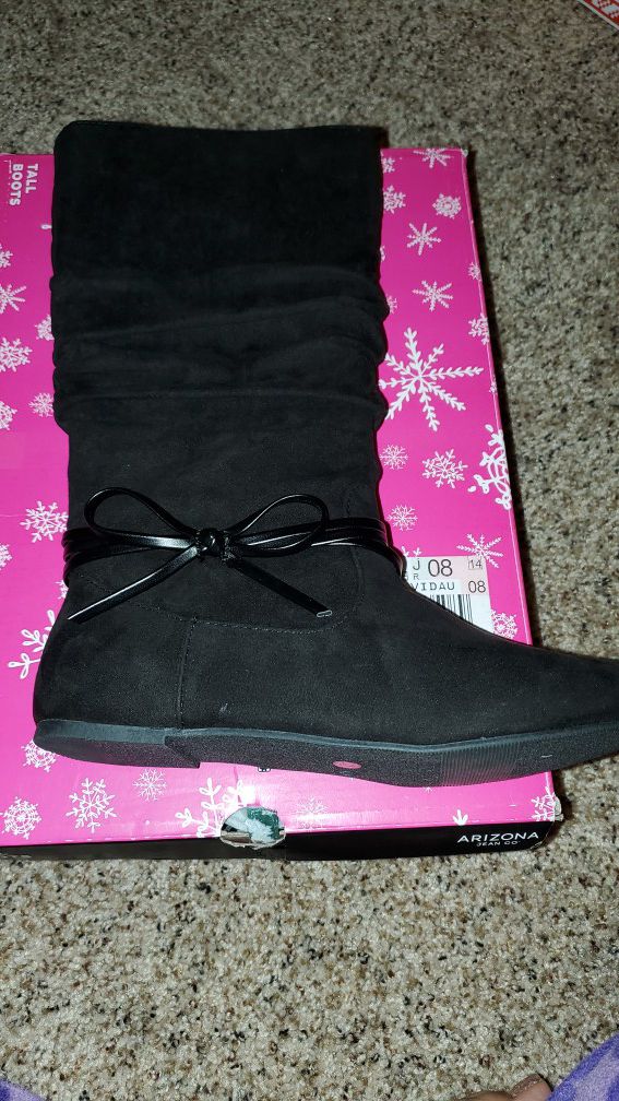 Girls boots brands new size 4