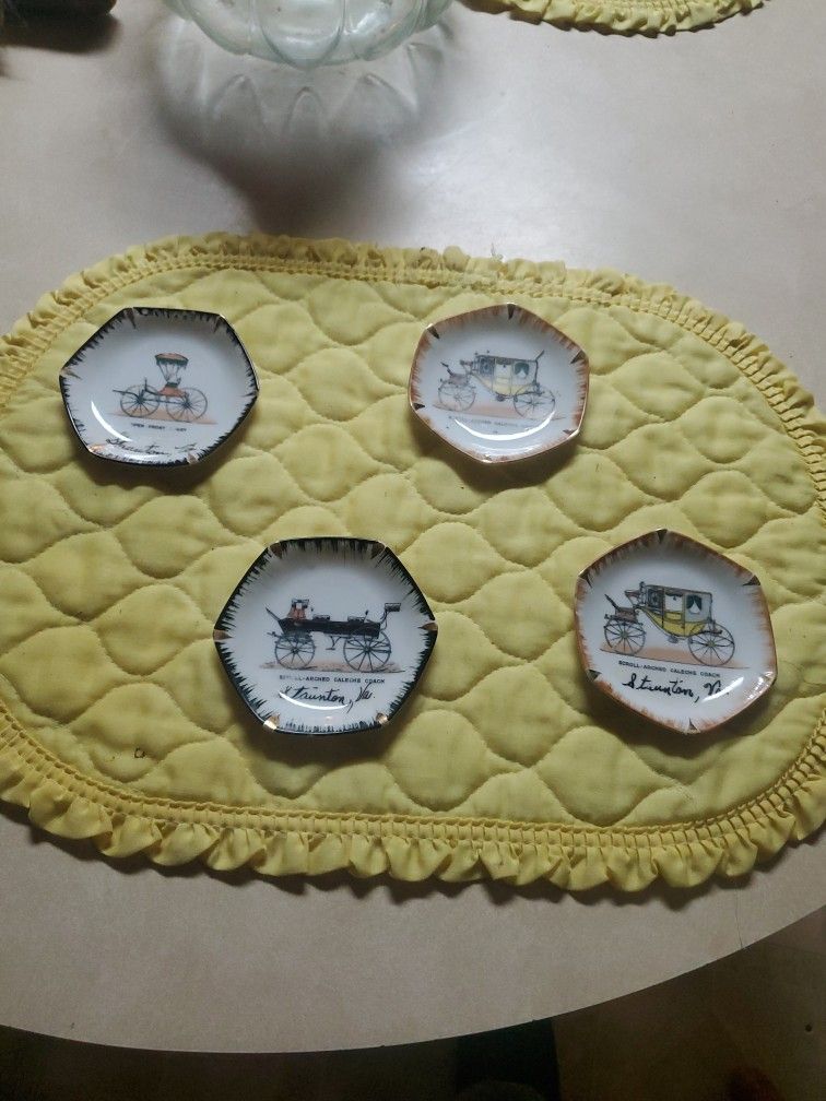 Scroll-Arched Salche Coach Plate Set