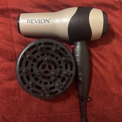 Hair Drier with Diffuser Attachment 