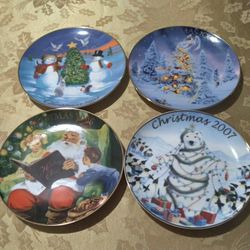 Avon Christmas Plate Collection Set of Four Plates
