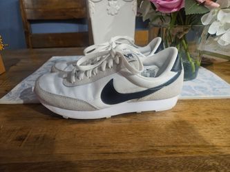 Nike women's 7.5 shoes