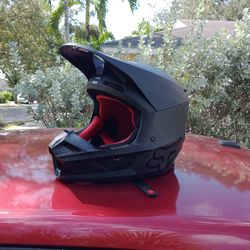 V1 Fox MATTE Black HELMET

2XL