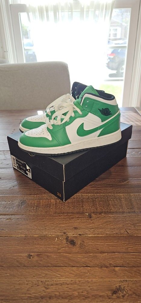 Jordan 1 Size 4Y