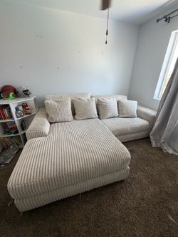 Chessington 2-Piece Sectional with Chaise
