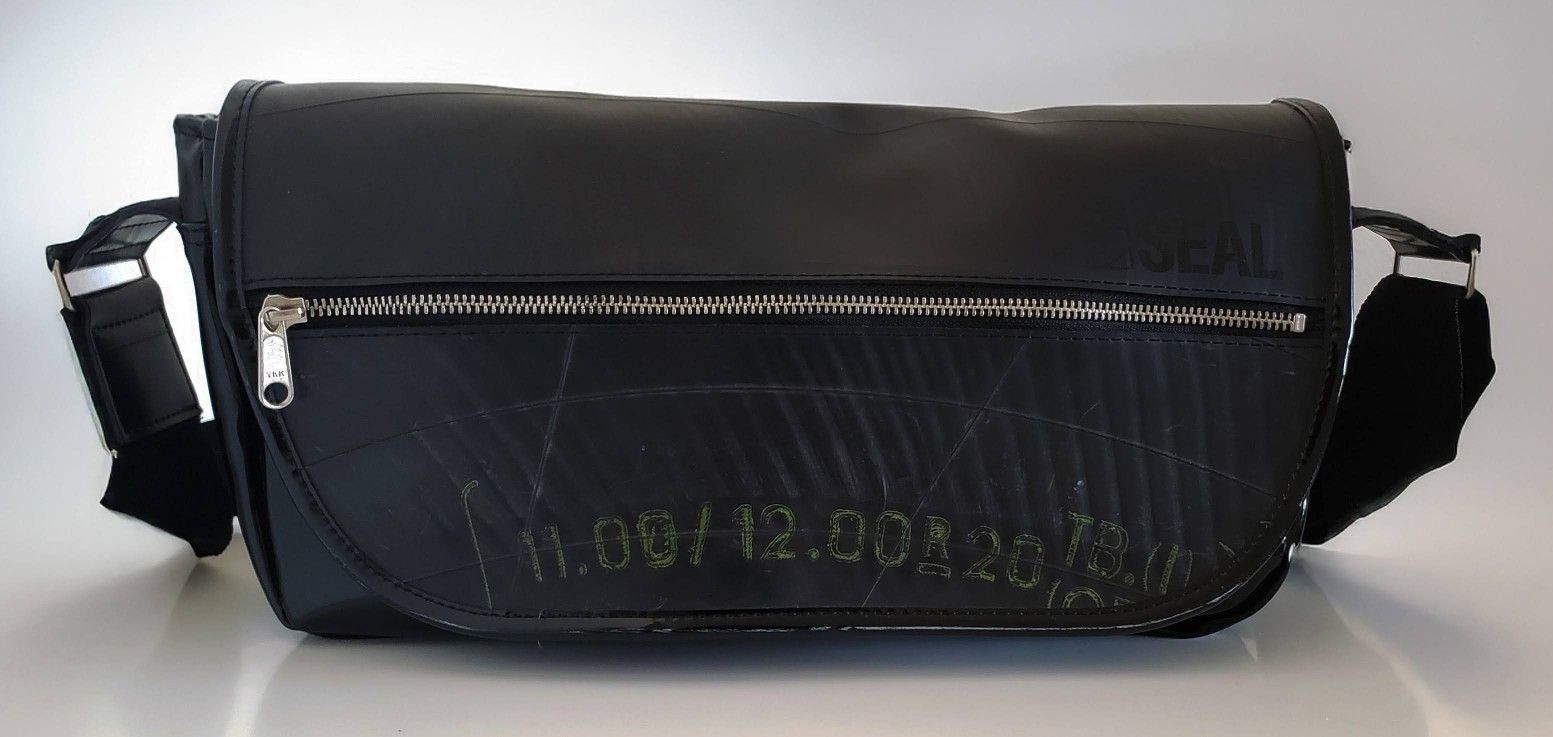 Urban Messenger Bag (Unisex)