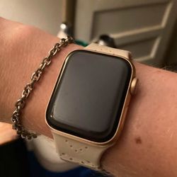 Apple Watch Series 6 – Rose Gold (40mm)