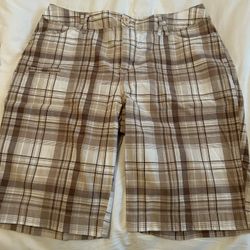 ST JOHNS BAY SIZE 10 SHORTS