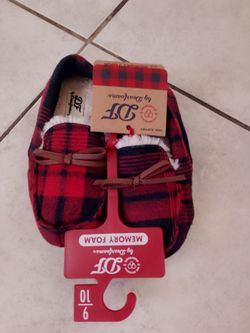 New w/tags  Plaid  kid slippers,Memory foam size 9-10