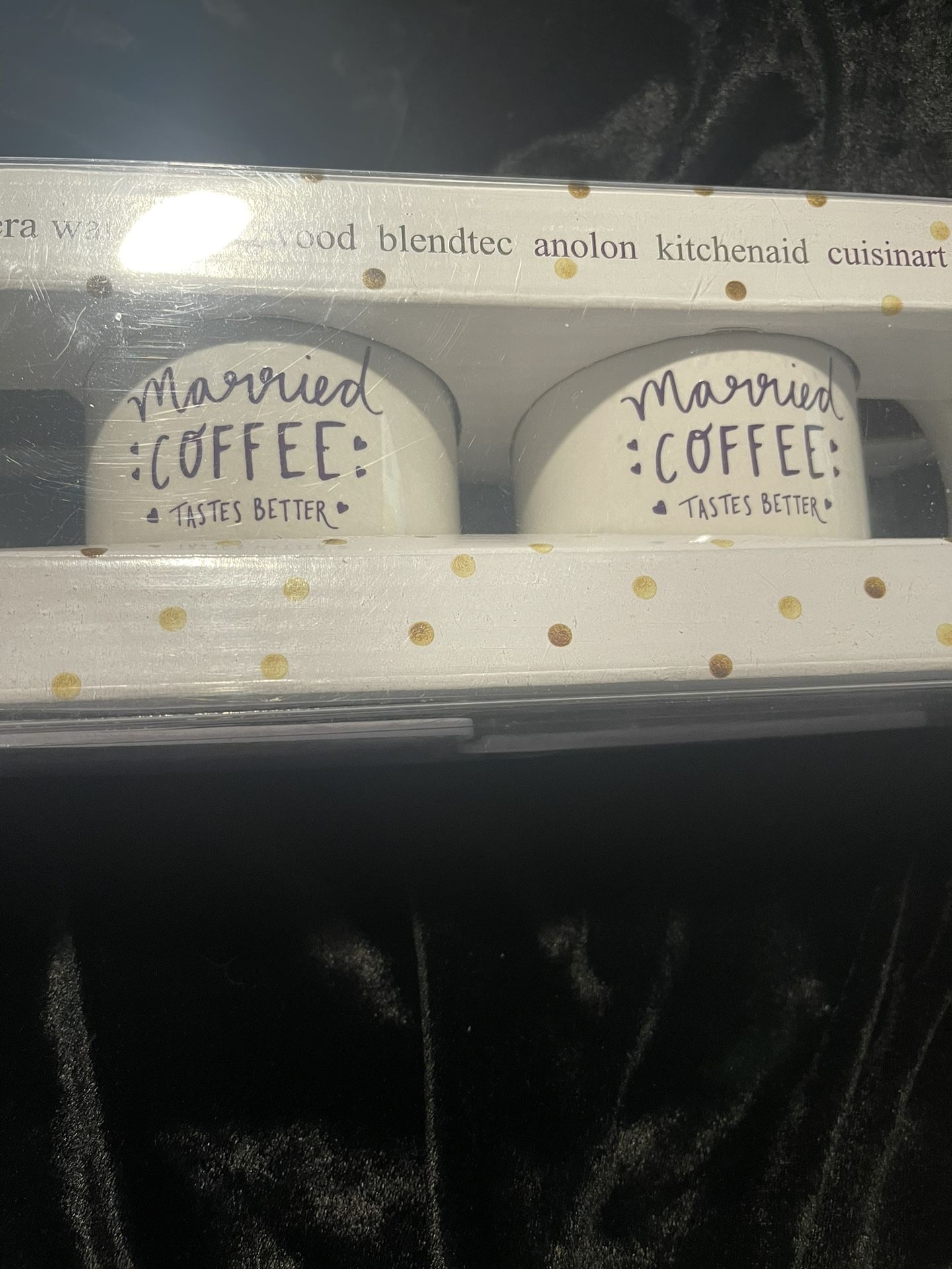 New In box Bed Bath And Beyond 2 Mugs And 2 Travel Tags