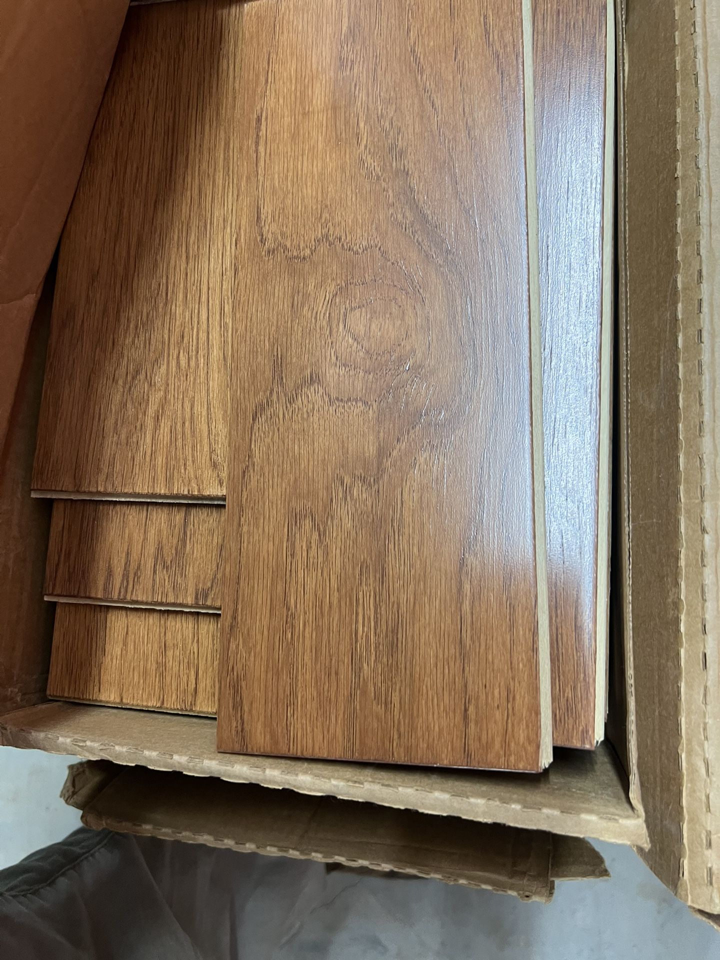6 Boxes Of Millstead Hickory Honey 1/2 in. Thick x Hardwood Floor