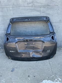2016 - 2018 TOYOTA RAV4 - TAIL GATE LIFT GATE OEM