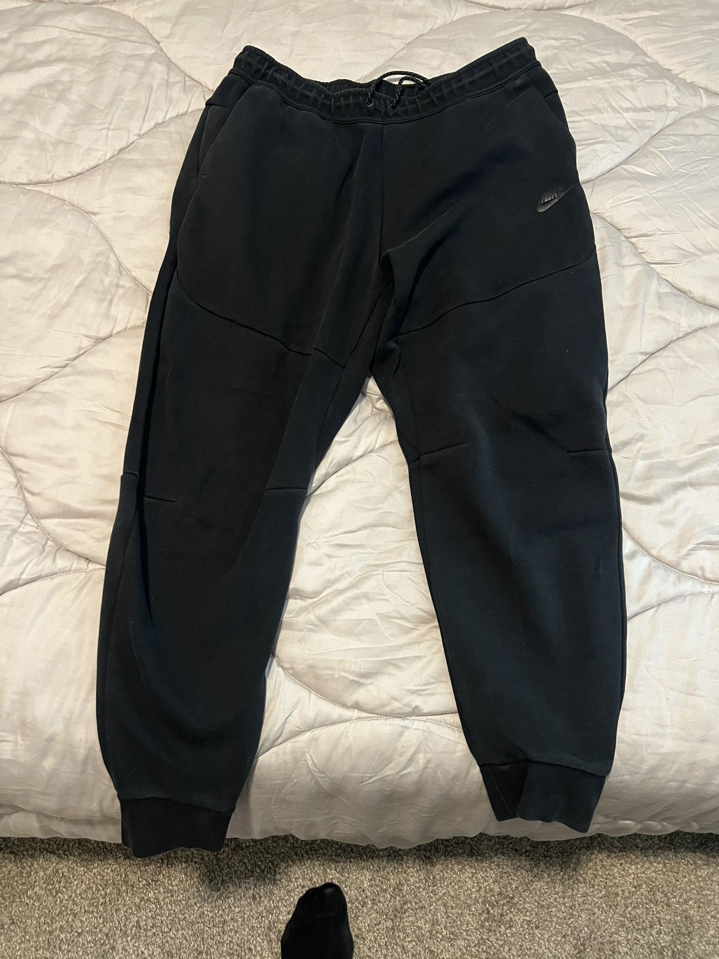 Men’s Nike Tech Fleece Joggers. Size XL. Black