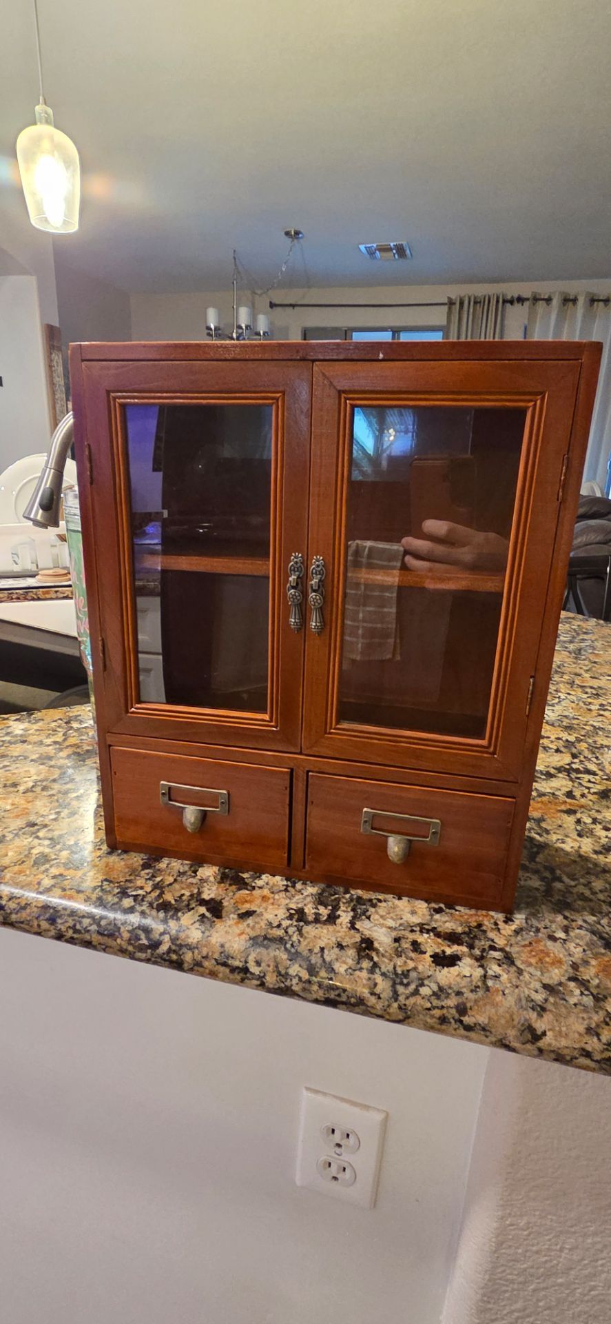 Storage cabinet