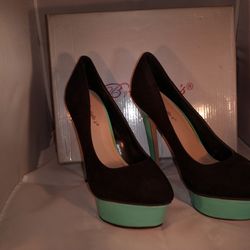 Brand New Beautiful heals Size 8