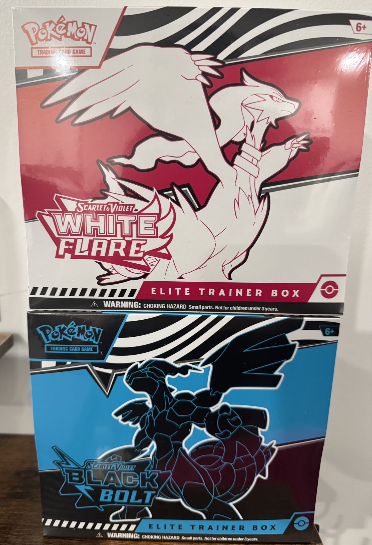 Black Bolt / White Flare Etb