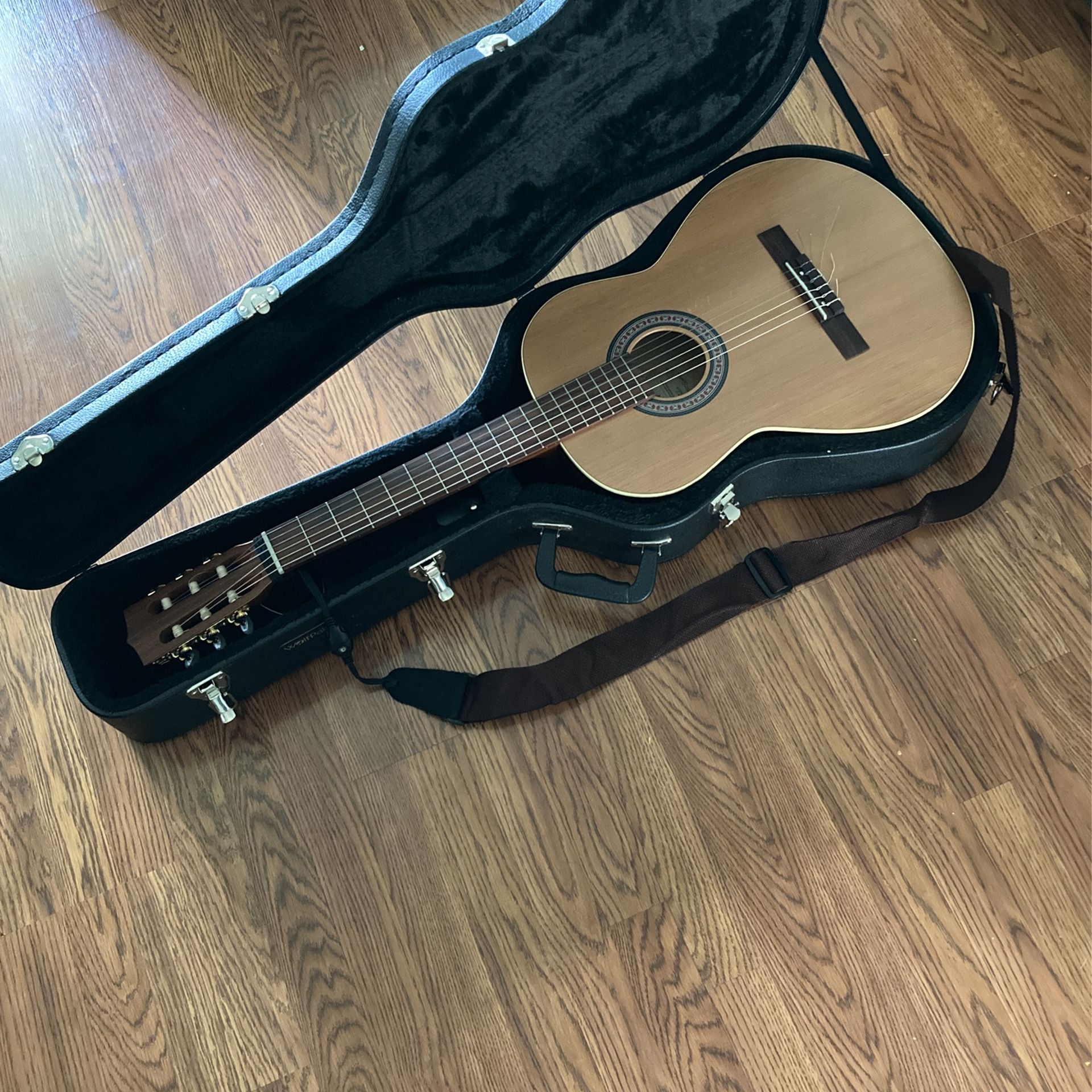 La Patrie Elude QI Acoustic Guitar With Case $100 TAKES IT