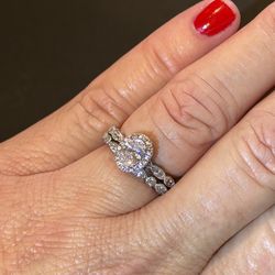 Gorgeous Engagement Ring Set - Size 6