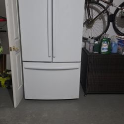 GE Fridge White