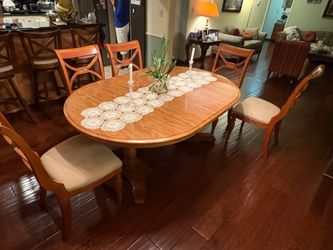 Expandable wooden dining room