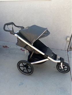 Thule Urban Glide 2 Jogging Stroller + Official Thule Travel Bag - Excellent Condition