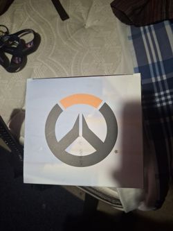 https://offerup.com/redirect/?o=RC5WQQ== Overwatch funko pop