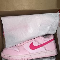 Nike triple pink dunks