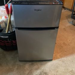Mini Fridge 