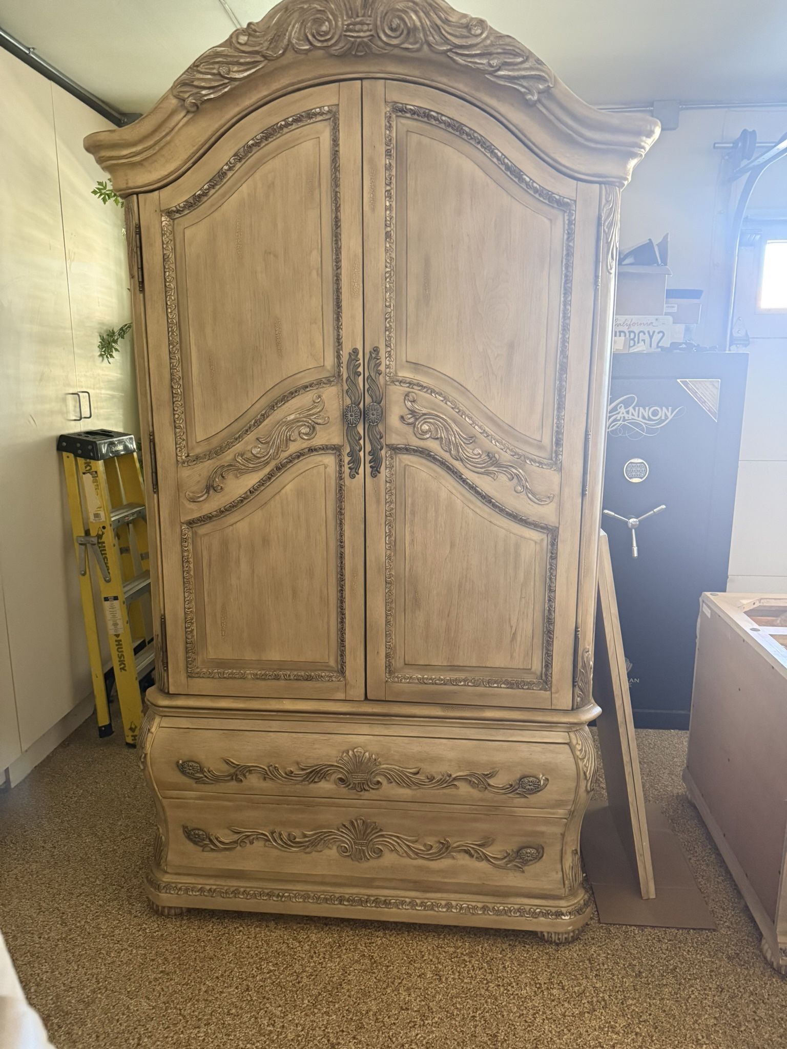 Armoire