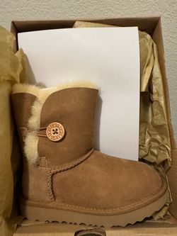UGG Bailey Button II