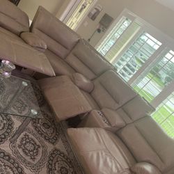 Beautiful Sofá( the sofa is already disassembled)