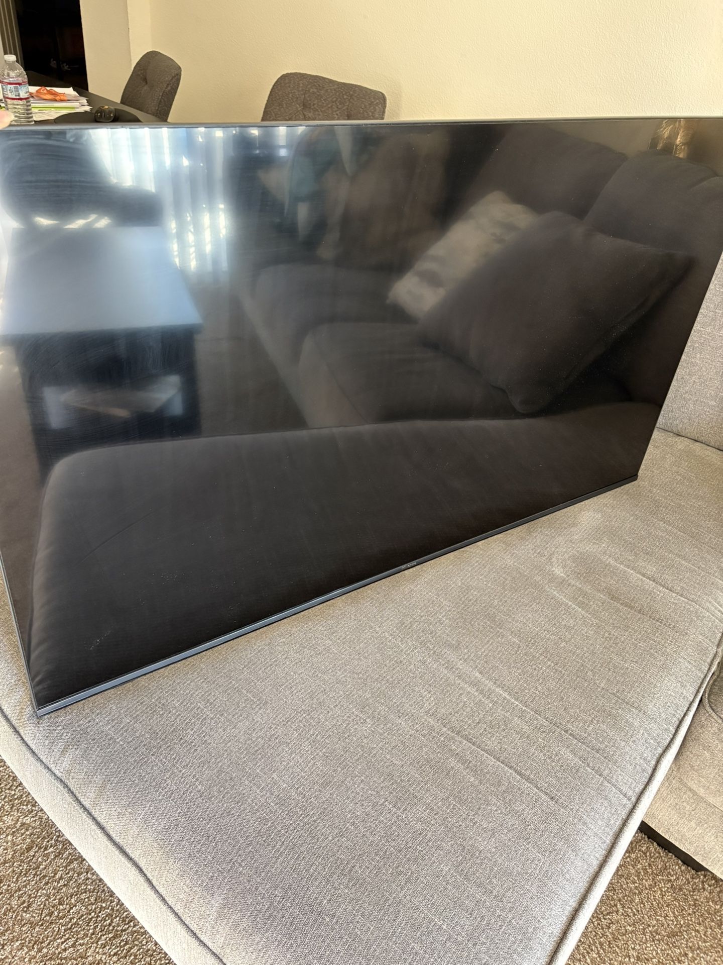 55 Inch Hissen Smart TV