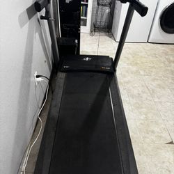 Nordic Track  Incline Treadmill In Madera 