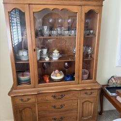 Vintage French provincial basset Hutch/china Cabinet 