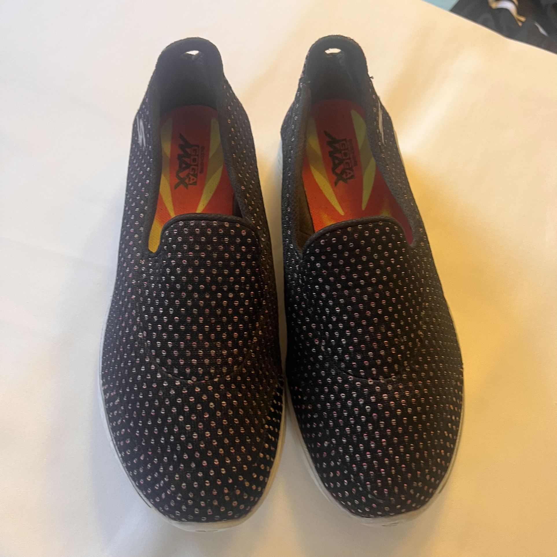 Ladies Skechers Go Walk Size 6 1/2