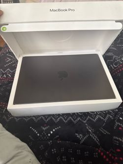 2025 MacBook Pro 14" — M5 / 16GB /1TB - Brand New, Space Black