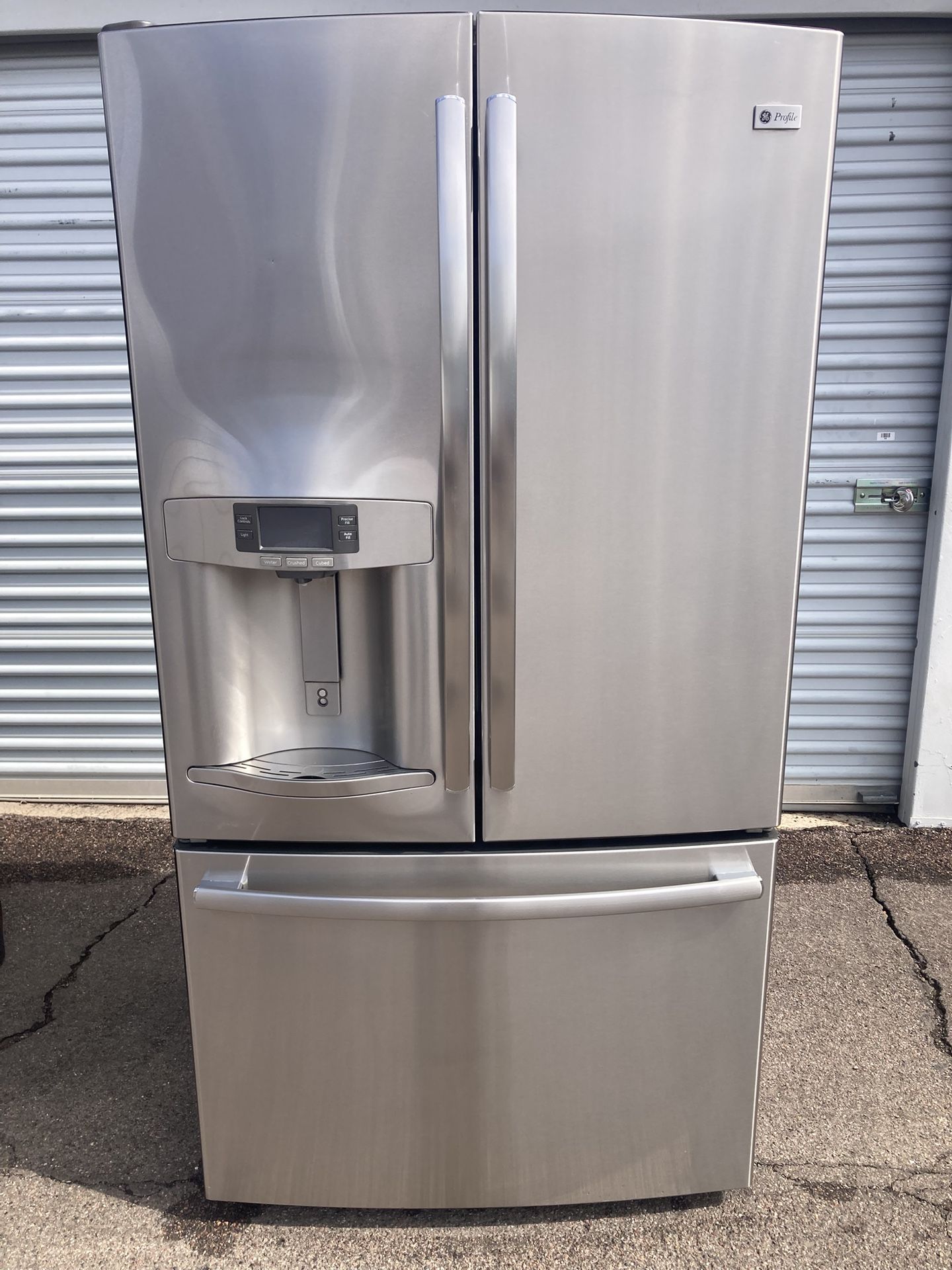 GE French door stainless steel refrigerator in good condition, clean and nice, one month warranty, delivery available W36-D27-H69