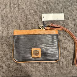 NEW Genuine Dooney & Bourke Women’s Wristlet Black and Brown Leather Clutch