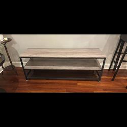 Tv Stand And Matching End Tables Like New