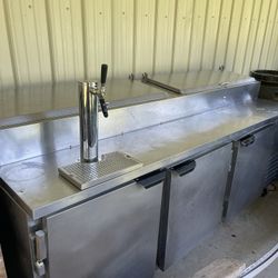 Beverage cooler and kegerator