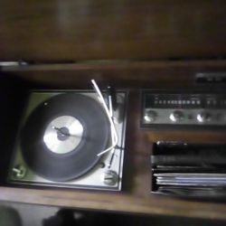 Philco High Fidelity Record Player Am Fm Radio Cabinet Sounds Great  CHEAP! 