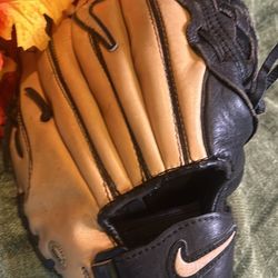 Childs Nike left-handed catchers mitt