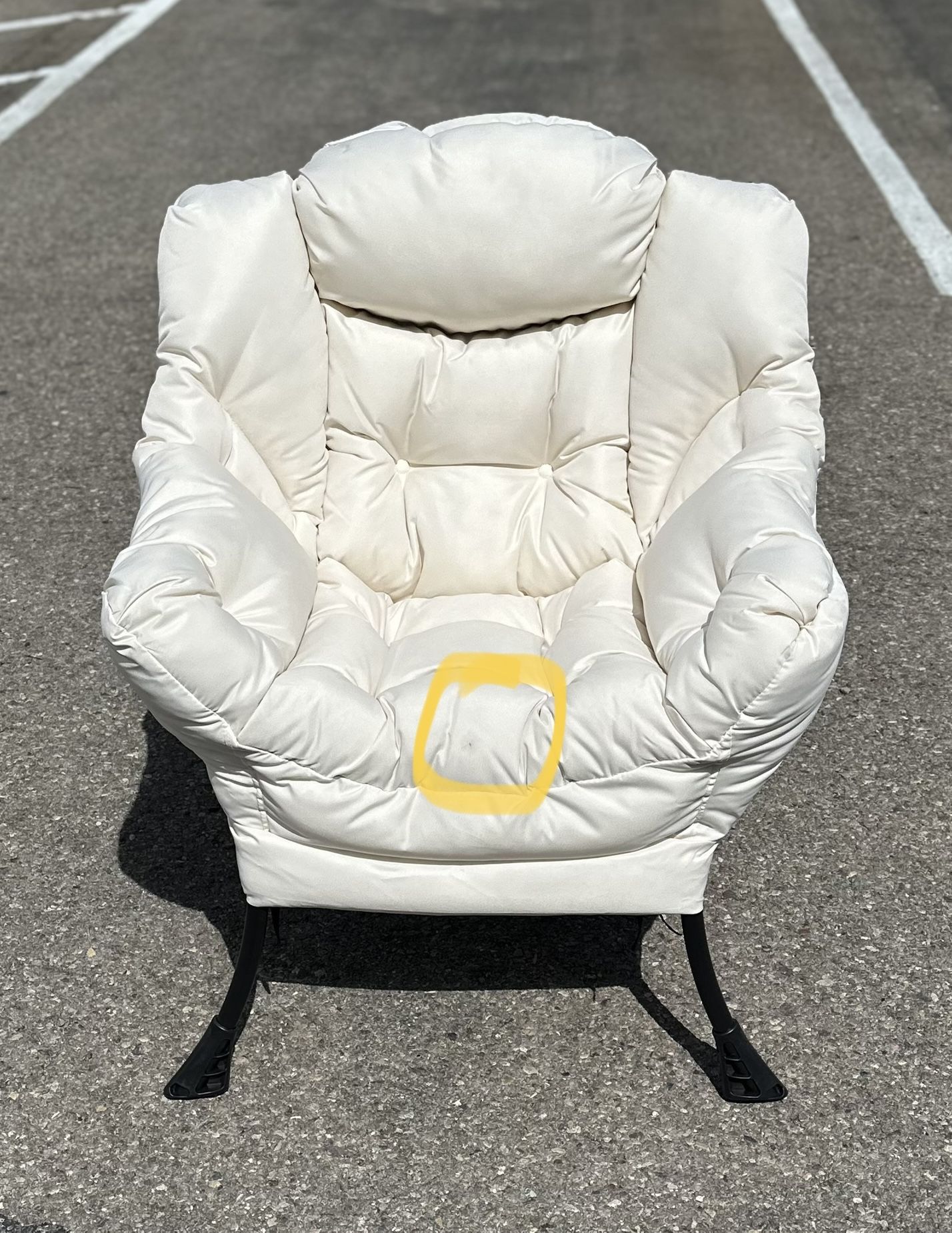 Modern Lazy Chair Accent .