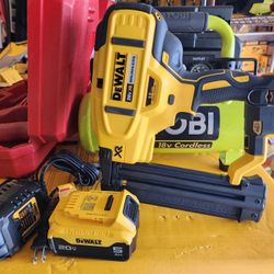 Dewalt Xr 20v Brushless New 18g Brad Nailer Kit Baterie 5.0 And Charger $$290