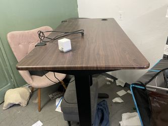 Electric Standing Desk With Keyboard Tray 